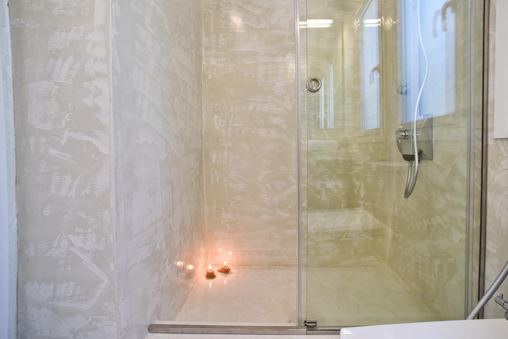Mavres Luxury Studio Agios Matthaios  ภายนอก รูปภาพ