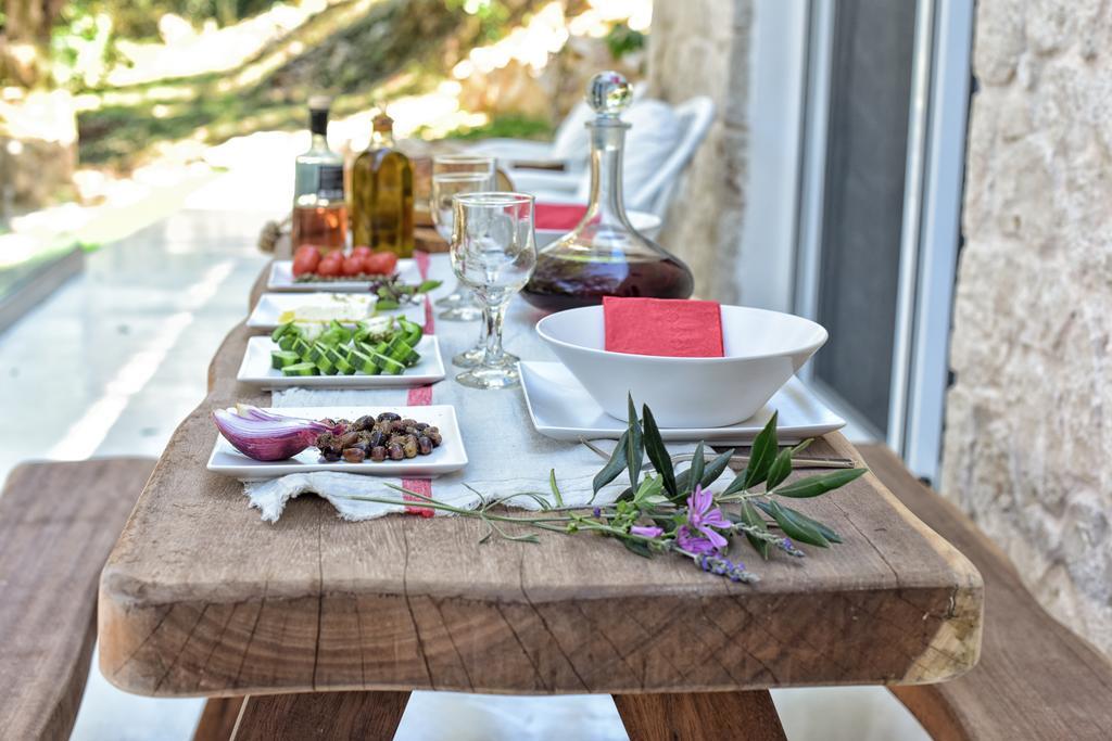 Mavres Luxury Studio Agios Matthaios  ภายนอก รูปภาพ