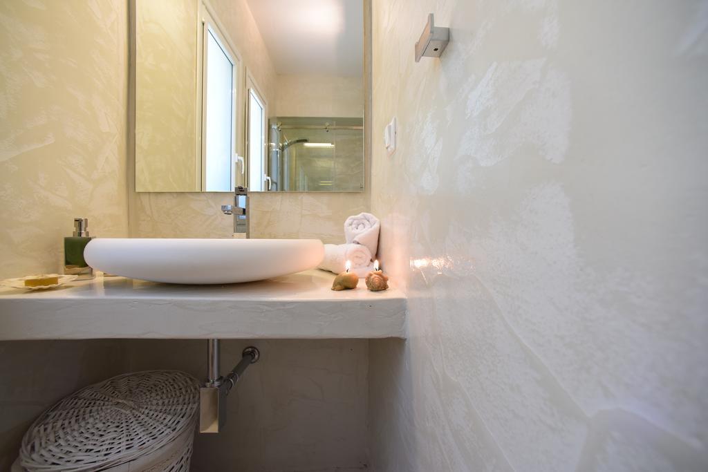 Mavres Luxury Studio Agios Matthaios  ภายนอก รูปภาพ