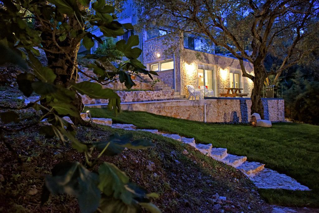Mavres Luxury Studio Agios Matthaios  ภายนอก รูปภาพ