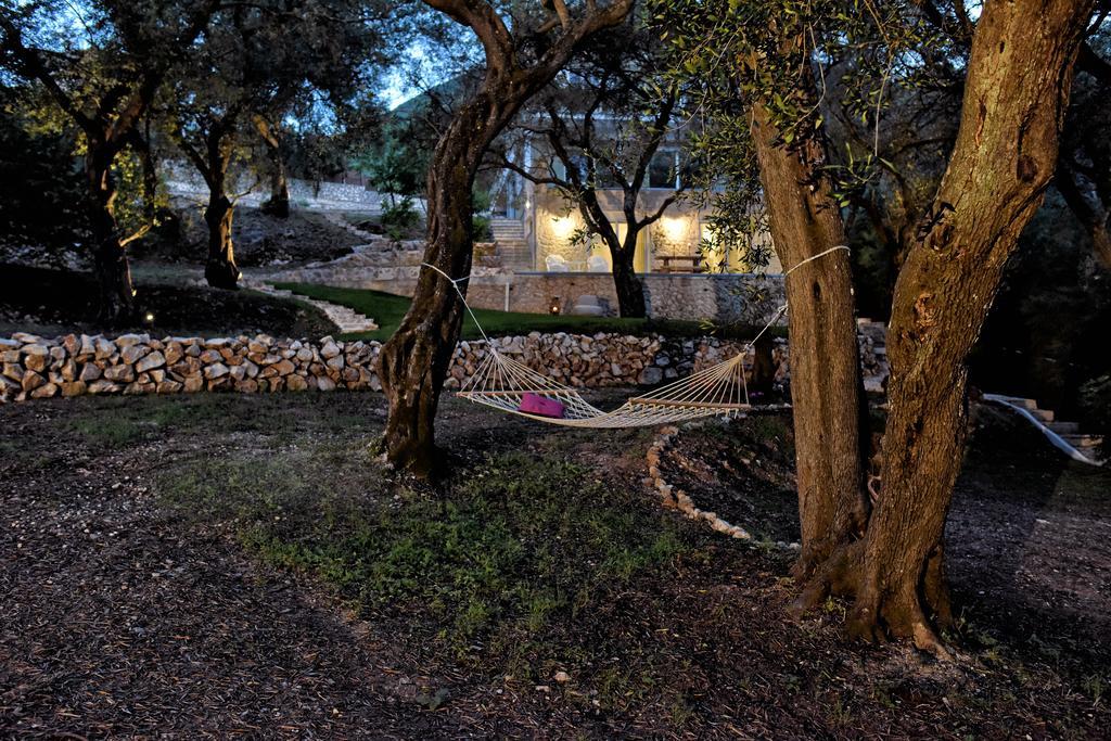 Mavres Luxury Studio Agios Matthaios  ภายนอก รูปภาพ
