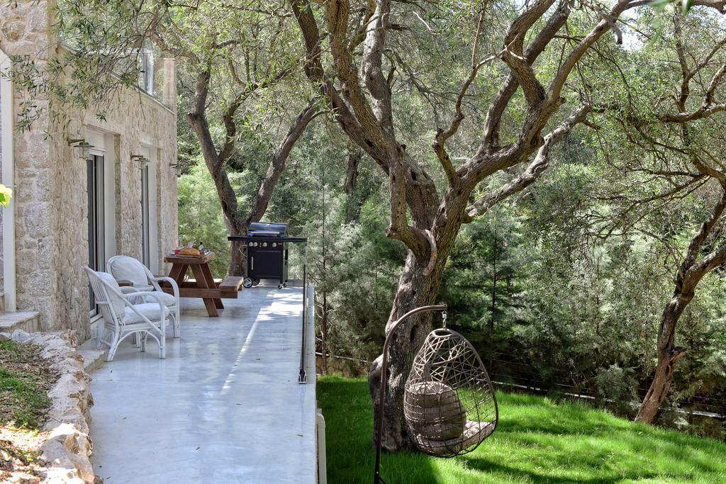 Mavres Luxury Studio Agios Matthaios  ภายนอก รูปภาพ