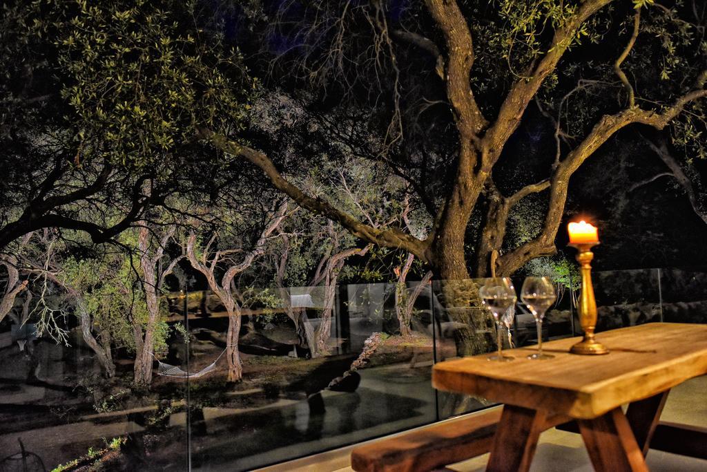 Mavres Luxury Studio Agios Matthaios  ภายนอก รูปภาพ