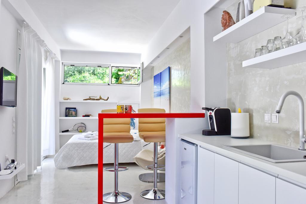 Mavres Luxury Studio Agios Matthaios  ภายนอก รูปภาพ